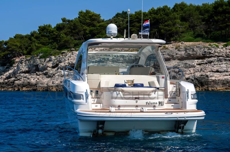 Book yachts online - motorboat - Bavaria Sport 44 HT - Paluma - rent