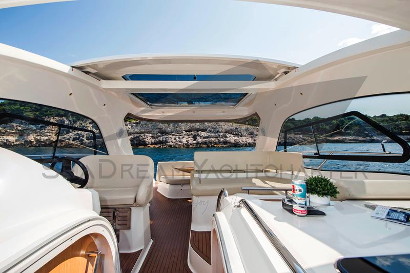 Book yachts online - motorboat - Bavaria Sport 44 HT - Paluma - rent