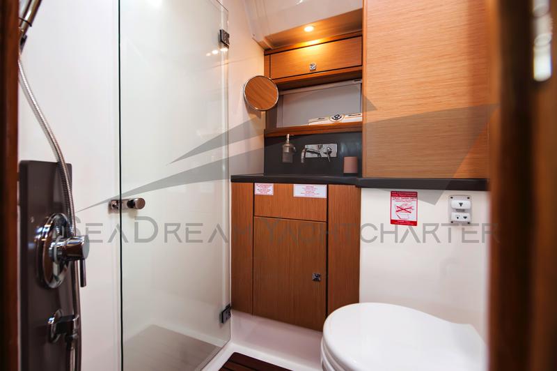 Book yachts online - motorboat - Bavaria Sport 44 HT - Paluma - rent
