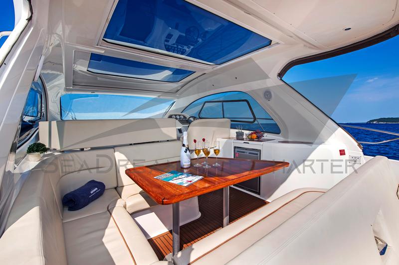 Book yachts online - motorboat - Bavaria Sport 44 HT - Paluma - rent