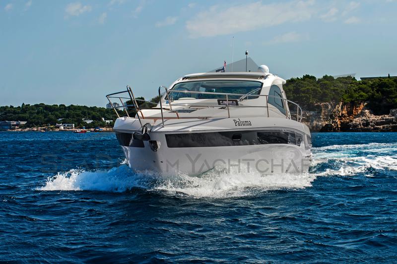 Book yachts online - motorboat - Bavaria Sport 44 HT - Paluma - rent