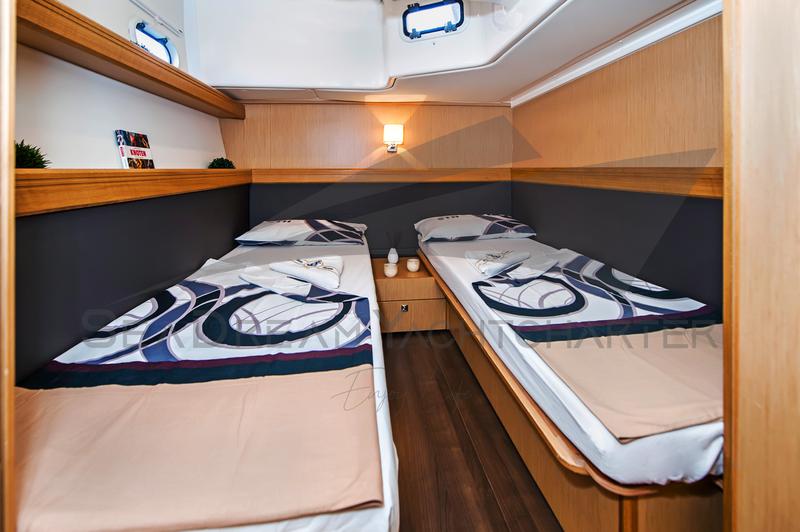 Book yachts online - motorboat - Bavaria Sport 44 HT - Paluma - rent