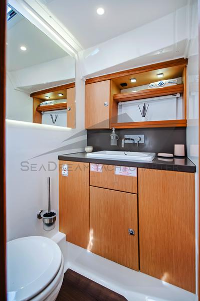 Book yachts online - motorboat - Bavaria Sport 44 HT - Paluma - rent