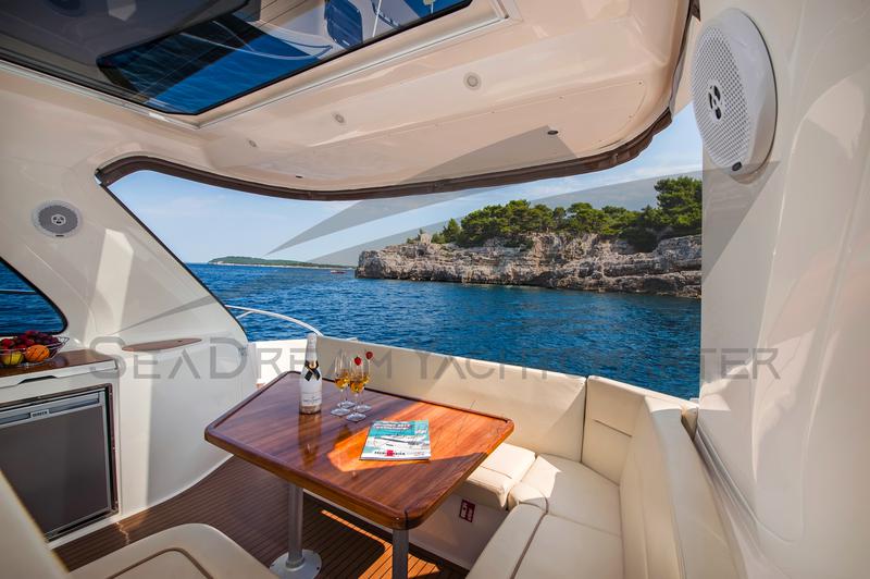 Book yachts online - motorboat - Bavaria Sport 44 HT - Paluma - rent