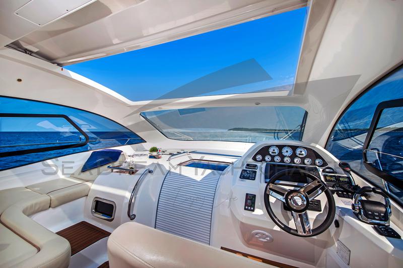 Book yachts online - motorboat - Bavaria Sport 44 HT - Paluma - rent