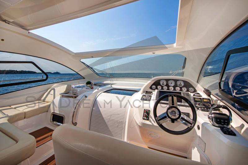 Book yachts online - motorboat - Bavaria Sport 44 HT - Paluma - rent