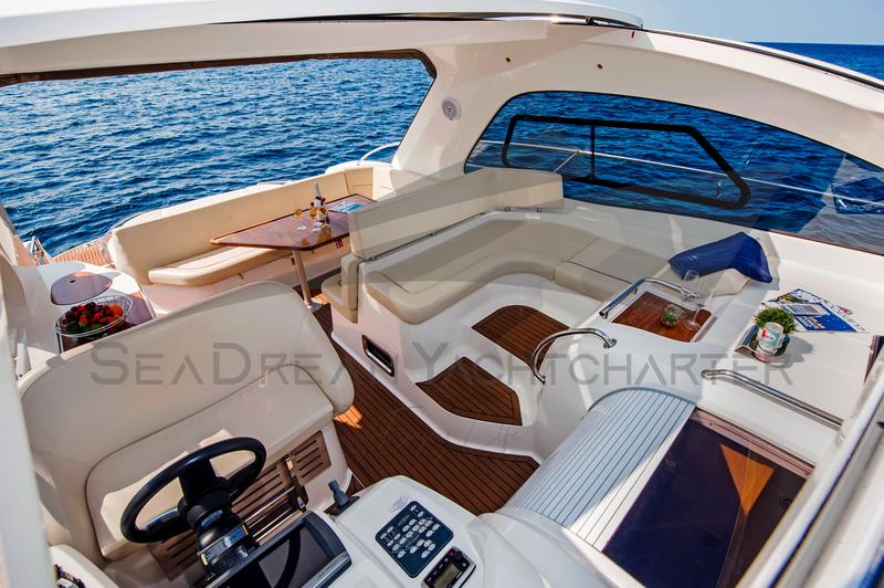 Book yachts online - motorboat - Bavaria Sport 44 HT - Paluma - rent