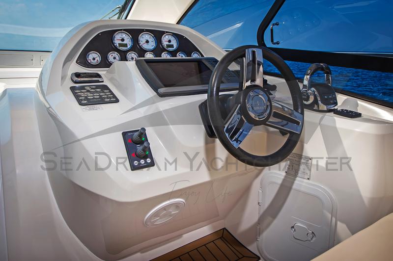 Book yachts online - motorboat - Bavaria Sport 44 HT - Paluma - rent