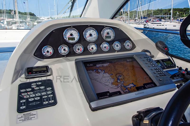 Book yachts online - motorboat - Bavaria Sport 44 HT - Paluma - rent