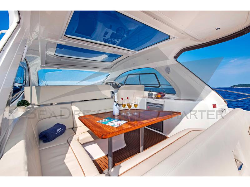 Book yachts online - motorboat - Bavaria Sport 44 HT - Paluma - rent