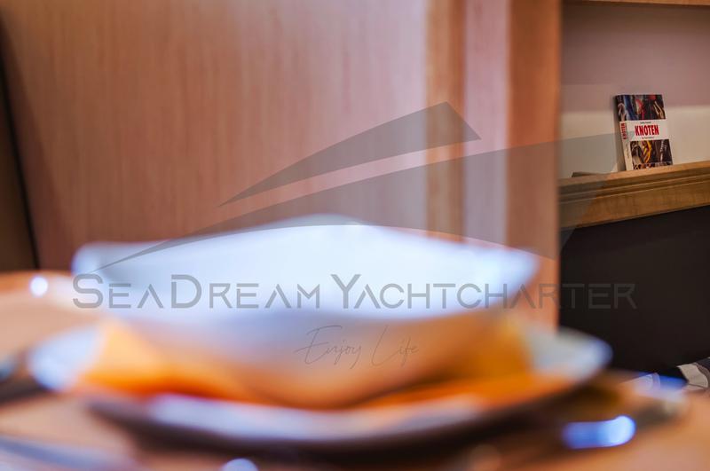Book yachts online - motorboat - Bavaria Sport 44 HT - Paluma - rent