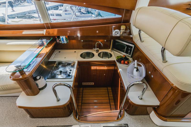 Book yachts online - motorboat - Prestige 46 Fly - Anima Maris - rent