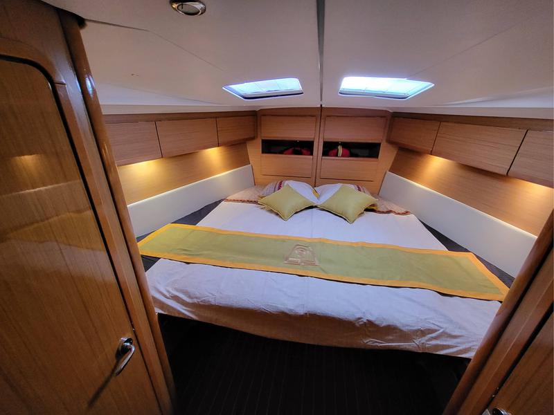 Book yachts online - sailboat - Sun Odyssey 49 - Appa - rent
