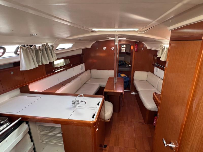 Book yachts online - sailboat - Oceanis 37 - Tikehau - rent
