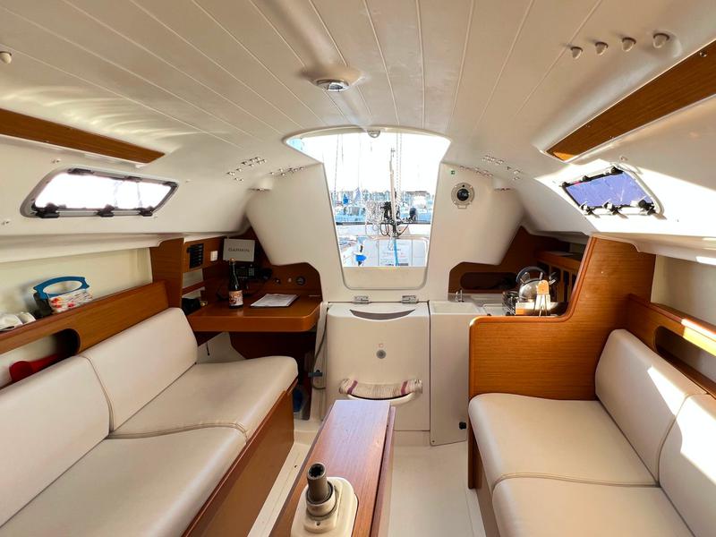 Book yachts online - sailboat - First 31.7 - Volumnie - rent