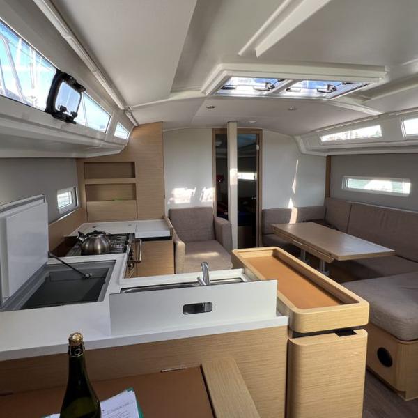 Book yachts online - sailboat - Sun Odyssey 410 - Tuatha de Artaios - rent