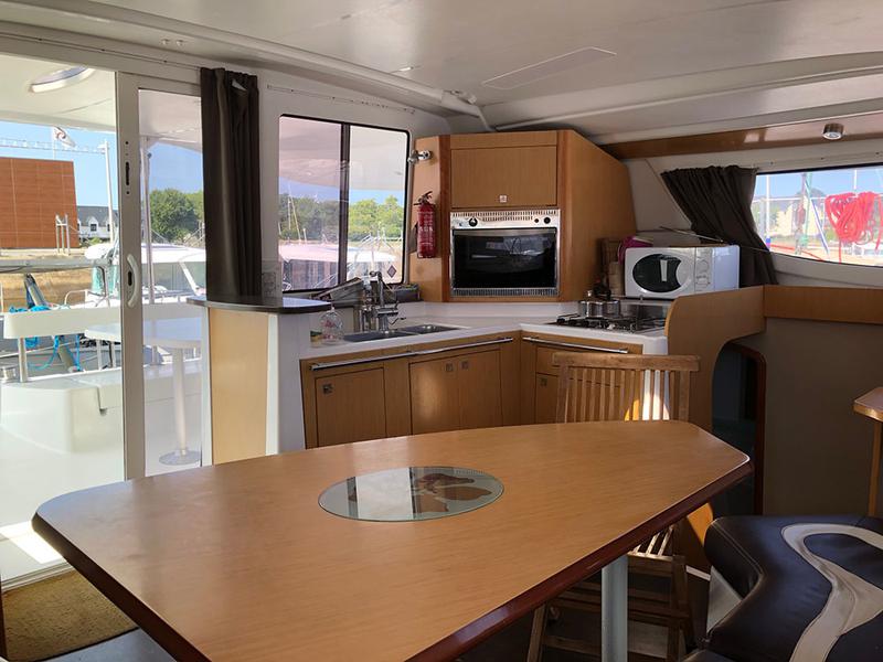 Book yachts online - catamaran - Lipari 41 - Curieuse - rent