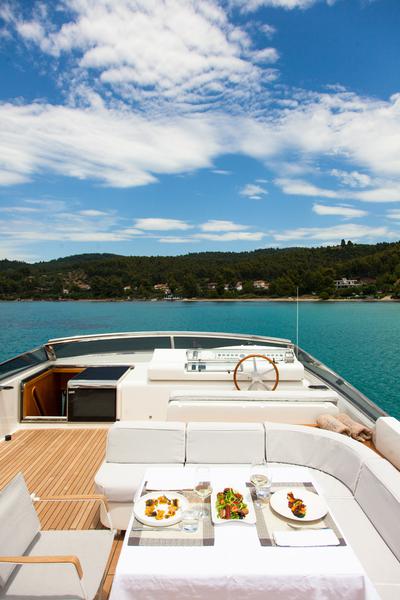 Book yachts online - motorboat - San Lorenzo SL 82 - Bird - rent