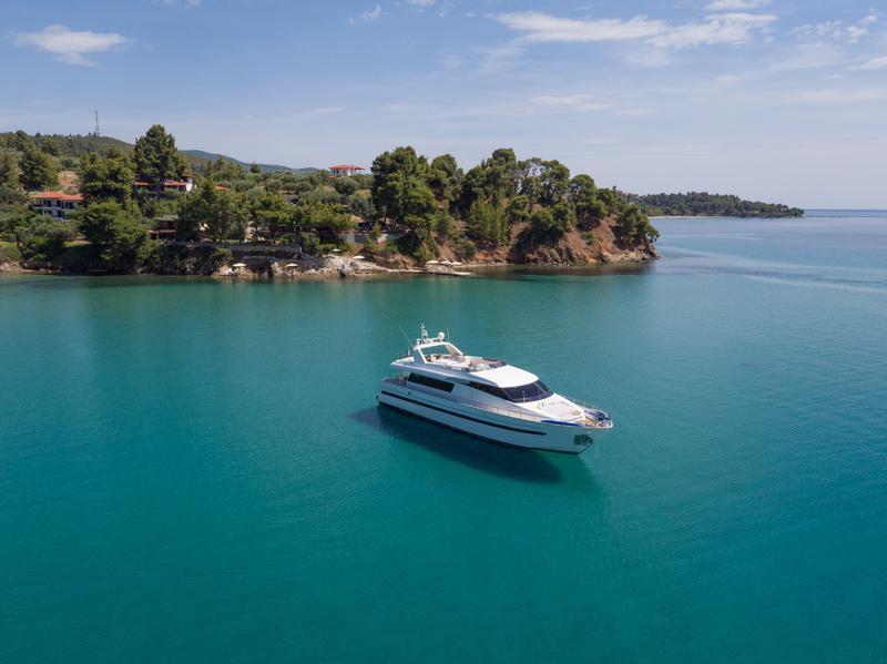 Book yachts online - motorboat - San Lorenzo SL 82 - Bird - rent