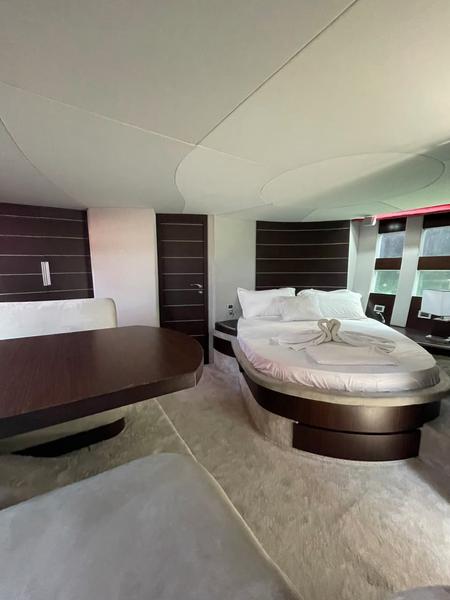 Book yachts online - motorboat - Azimut 68 S - Lak - rent
