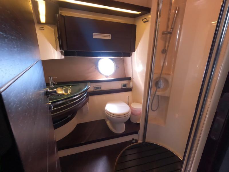 Book yachts online - motorboat - Azimut 68 S - Lak - rent