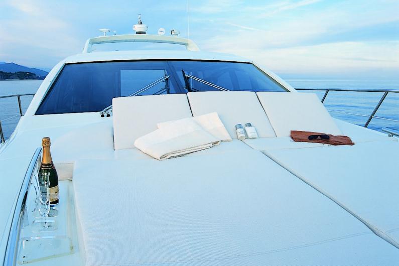 Book yachts online - motorboat - Azimut 68 S - Lak - rent
