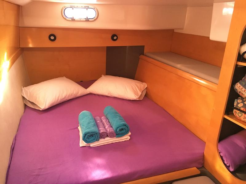 Book yachts online - catamaran - Lavezzi 40 - Victoria - rent