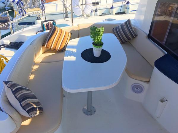 Book yachts online - catamaran - Lavezzi 40 - Victoria - rent