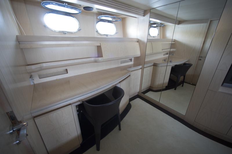 Book yachts online - motorboat - Maiora 108 - Princess L - rent