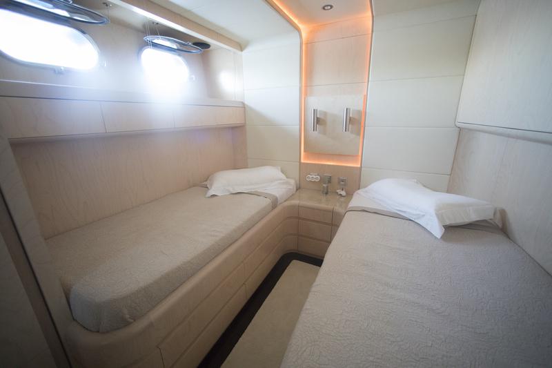 Book yachts online - motorboat - Maiora 108 - Princess L - rent