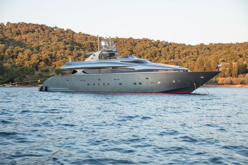 Book yachts online - motorboat - Maiora 108 - Princess L - rent