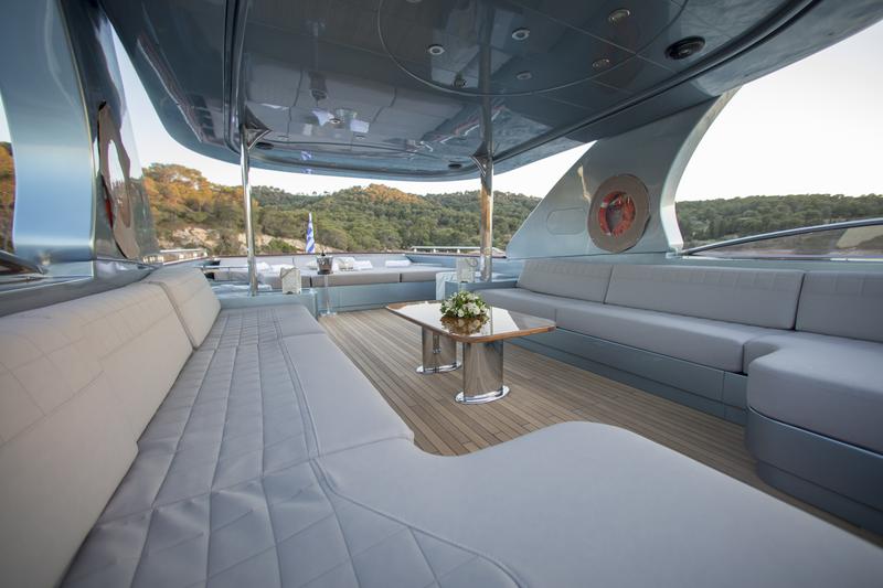 Book yachts online - motorboat - Maiora 108 - Princess L - rent
