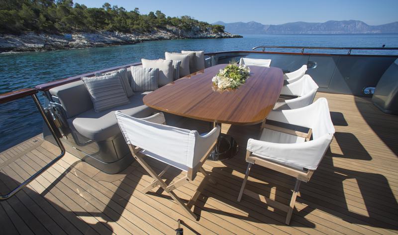 Book yachts online - motorboat - Maiora 108 - Princess L - rent