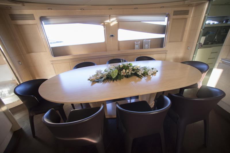 Book yachts online - motorboat - Maiora 108 - Princess L - rent