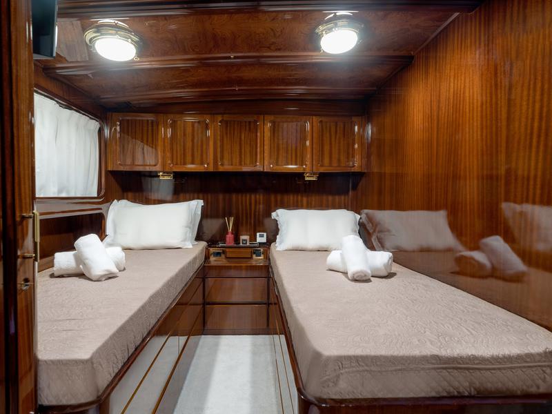 Book yachts online - other - CCYD 85 - Spirit L - rent