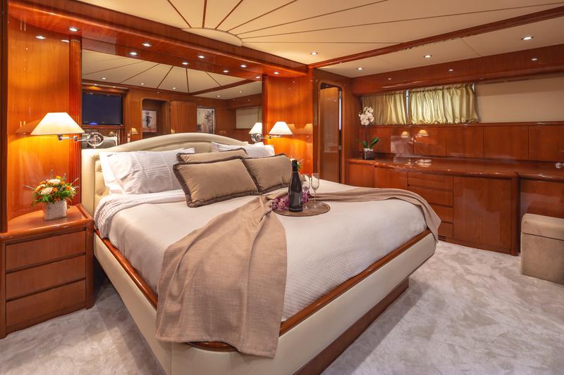 Book yachts online - motorboat - Falcon 86 - Efmaria - rent