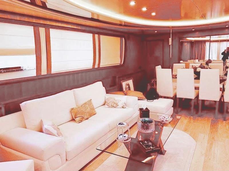 Book yachts online - motorboat - Falcon 92 - Lucy Pink - rent