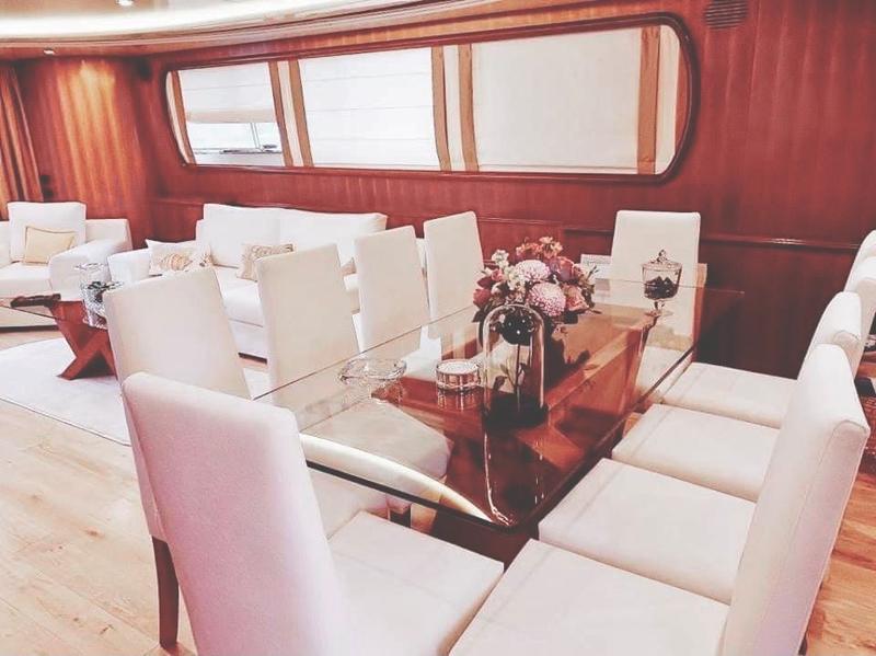 Book yachts online - motorboat - Falcon 92 - Lucy Pink - rent