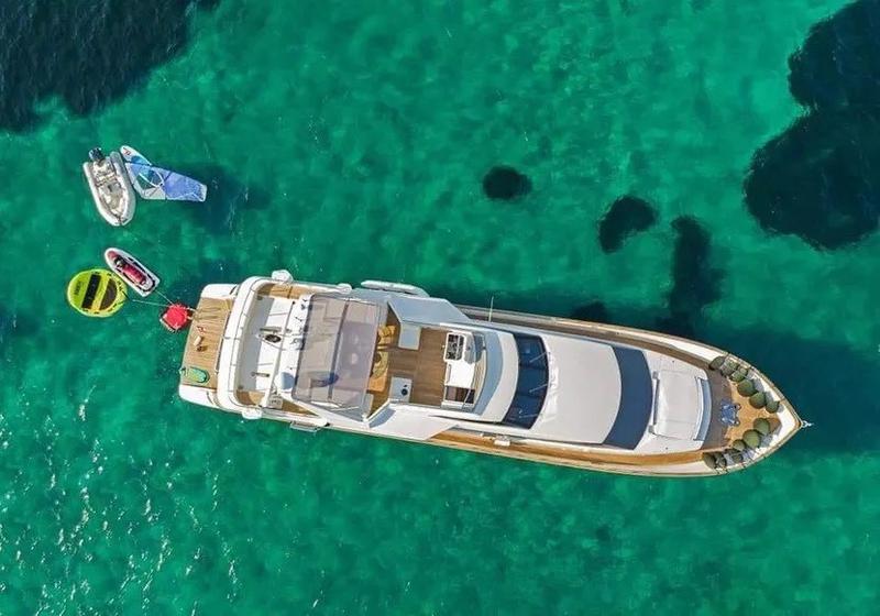 Book yachts online - motorboat - Falcon 92 - Lucy Pink - rent