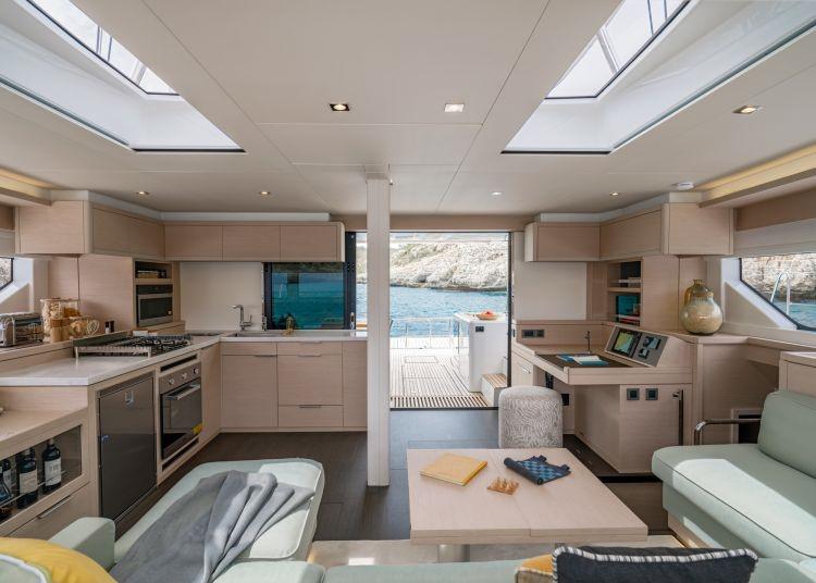 Book yachts online - catamaran - Lagoon 55 - Hydrus - rent