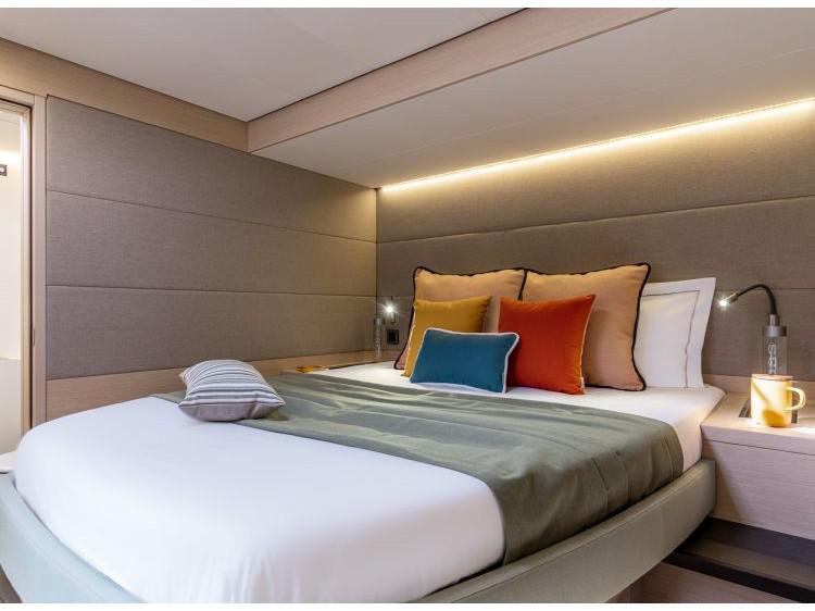 Book yachts online - catamaran - Lagoon 55 - Hydrus - rent
