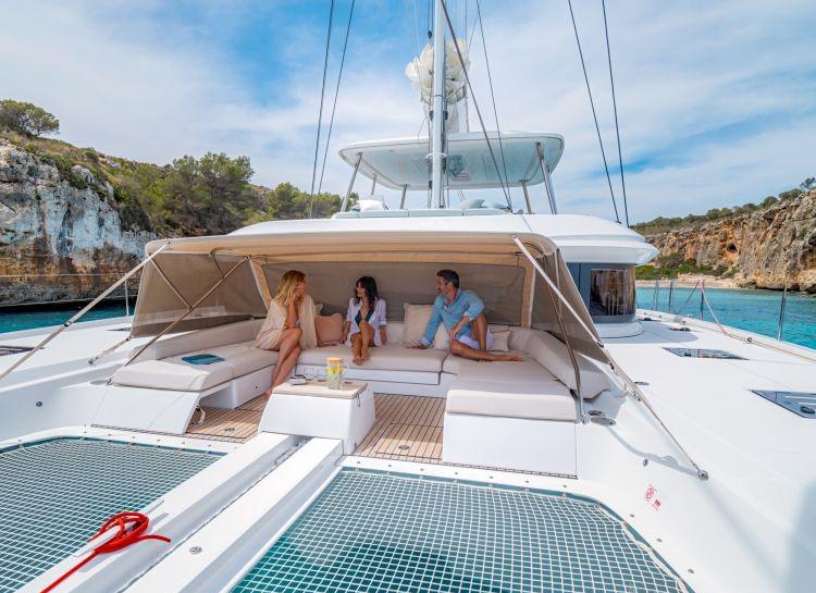 Book yachts online - catamaran - Lagoon 55 - Hydrus - rent