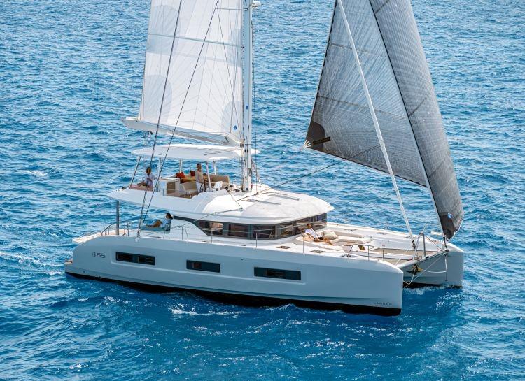 Book yachts online - catamaran - Lagoon 55 - Hydrus - rent