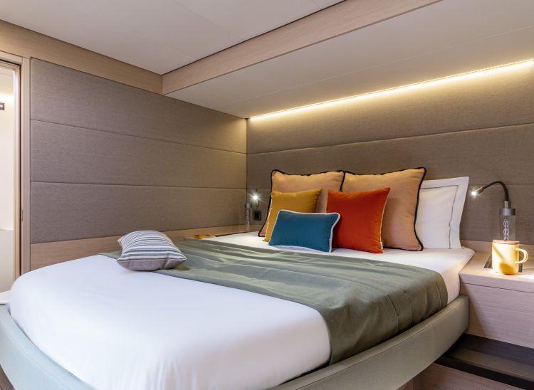 Book yachts online - catamaran - Lagoon 55 - Hydrus - rent
