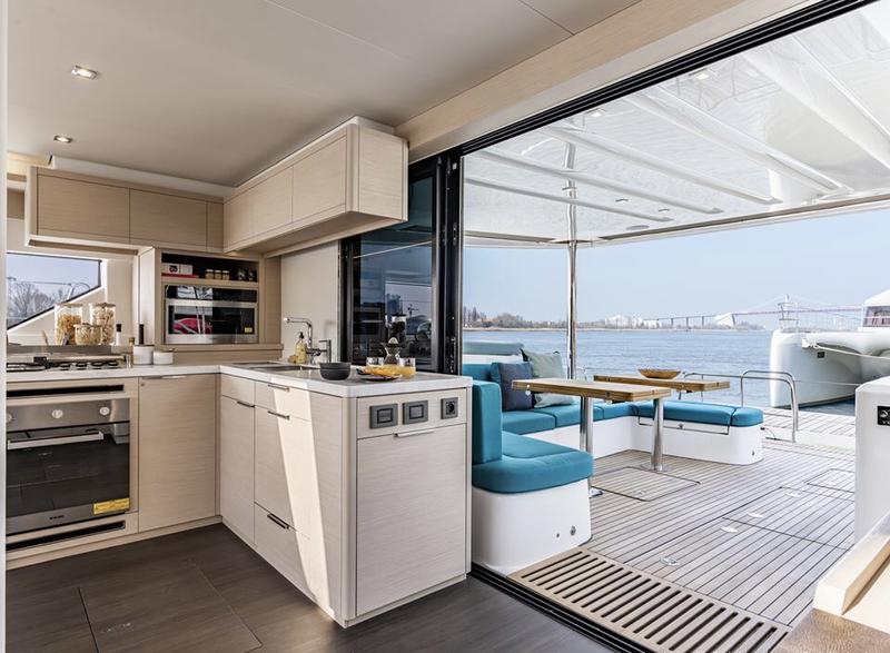 Book yachts online - catamaran - Lagoon 55 - Hydrus - rent
