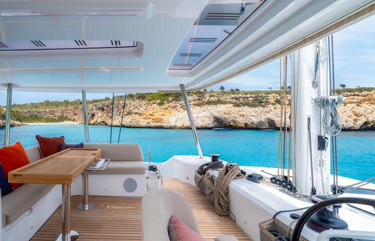 Book yachts online - catamaran - Lagoon 55 - Hydrus - rent