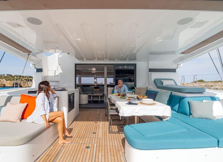 Book yachts online - catamaran - Lagoon 55 - Hydrus - rent
