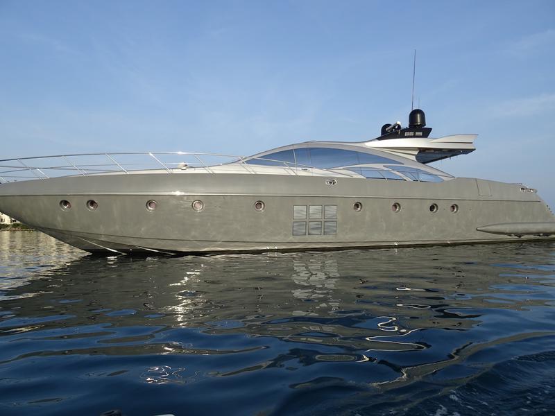 Book yachts online - motorboat - Azimut 86 - Super Toy - rent