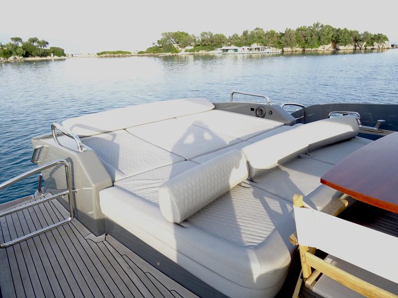 Book yachts online - motorboat - Azimut 86 - Super Toy - rent