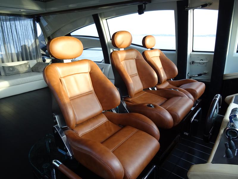 Book yachts online - motorboat - Azimut 86 - Super Toy - rent